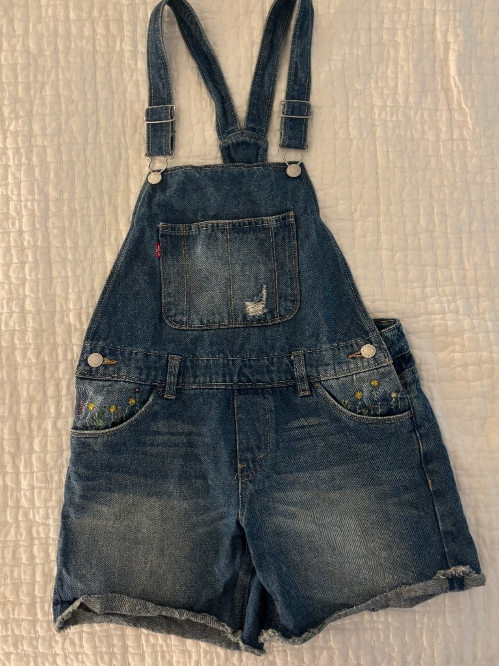 Levi’s embroidered shortfalls